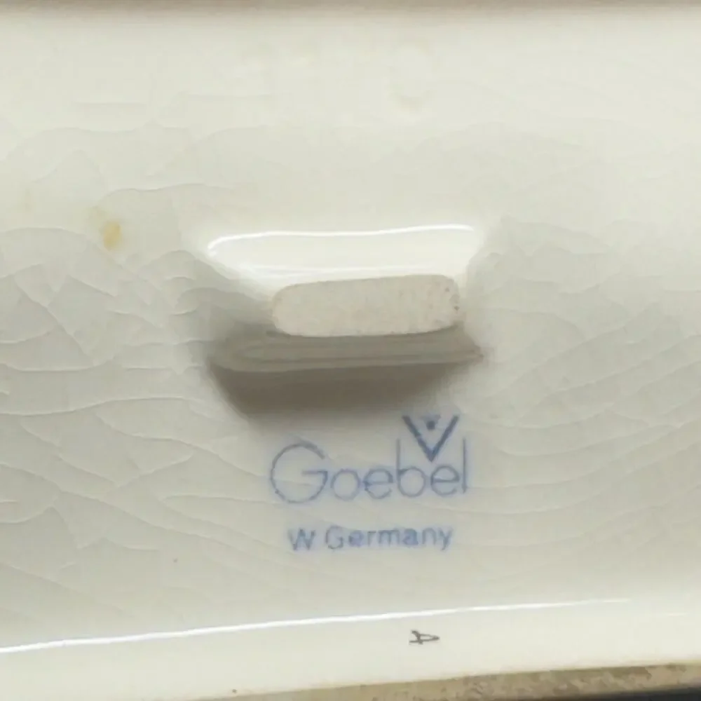 Goebel Hummel Figurine MERRY WANDERER 11/0 5”